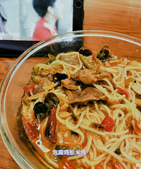 最近吃到超满意的泡椒鸭胗米线,他家的辣子鸡下冰啤酒也是超爽