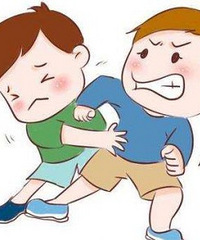 大人该不该出面护短?两个孩子扯皮打架,对方家长把我娃儿凶哭了