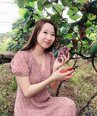 摘葡萄顺便看花吃美食,这边还有个儿童乐园,太好耍了