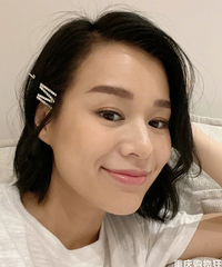 胡杏儿为小儿子庆1周岁,夫妻一人抱一娃超幸福