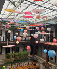 就在主城的山庄,200块包住宿三餐,环境舒服能烧烤,适合度假