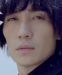 ��һ���ϰ�ͷ���ͷ����¯����Σ�