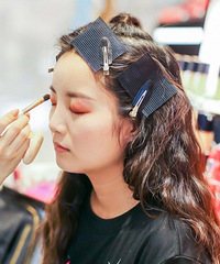 �μ���̳����˸�Ů��ױ���о��������š����Ͽ���ԭ�س�����