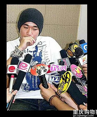 牛萌萌被曝吸毒,细数她与李晨、韩庚、张默等男星的过往情史