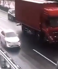 ��������ä�������С����ײ���ת���ŵ�Ů˾�����۴��