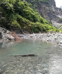 开车七小时,耍水两钟头,夏季就是要游泳耍水才开心