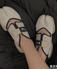 Nike分趾鞋大家觉得好看吗?男朋友说像猪蹄