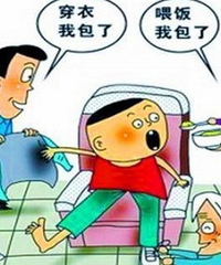 现在的娃儿真有必要几个人来带?我见过最夸张的是6个大人带1个