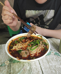 ����������ϵĳԵ�ˣ�ģ����������߷���������ʵ