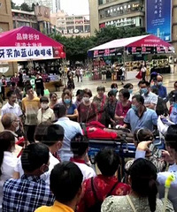 六旬老人在三峡广场被撞骨裂,当事儿童家长否认