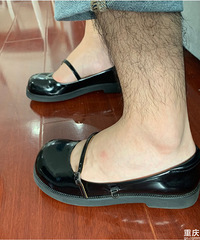 姐妹们让男朋友帮忙撑过鞋吗?效果很不错,就是有点废男朋友