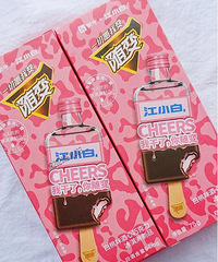 ��С�׺�������������ˣ����׾Ƶ�ѩ����˲��ܳ�