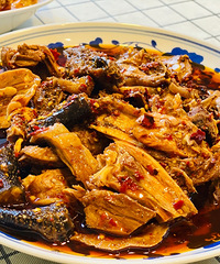 一吃就回购的丰都麻辣鸡,份量实在价格感人,佐料还要留着凉拌吃