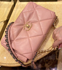 ������19�к����ҷ��Ұ��ˣ���������Ů�ģ���ɫ����������ÿ�