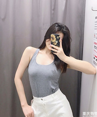 优衣库这件可纯可欲的吊带背心打折啦,姐妹们冲鸭