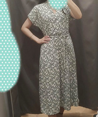 优衣库试了几件连衣裙,大妈气质突显!