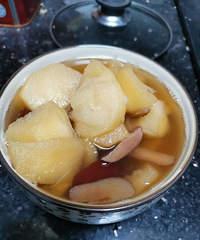 自己做各种零食牛奶小方,南瓜饼,南瓜粑粑,还有苹果山楂水