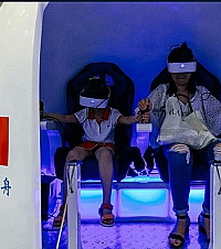 明天去这玩太空探索VR,每个项目才9块钱!跳伞、登月都能体验