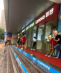 再逛一次石桥铺数码城,发现一代人的“砌机”天堂变成了这样