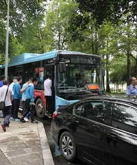 �п�����ʱ������18�����ƹ���������Լ1000��ѧ���п�