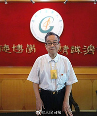 45元单车骑25年,83岁抠门教授捐款近70万元