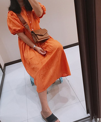 第一次尝试橙色连衣裙,减龄好看各种凹造型