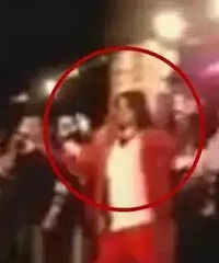 流传了20多年的“红衣女孩”,原来也是真人真事
