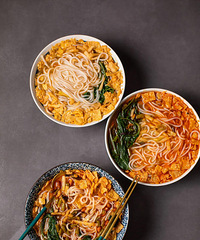 五菱出的高端螺蛳粉,来看看到底好不好吃?