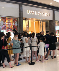 三亚免税店排疯了!我在排宝格丽排了一个小时,没货了……