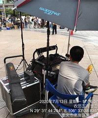 ����ƺ���н�ż��������֮�С����飬�����˶����ڴ��ⲿ��