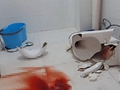 吓,女子上厕所马桶爆裂
