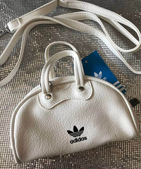 ���������ֵ� Adidas�����йŰ�������