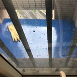 邻居生活阳台搭棚咋办