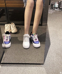 在商场的nike空军一号,我买哪双?