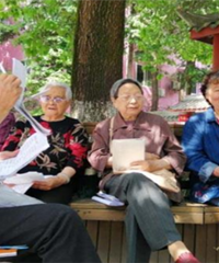 被子女嫌弃的老人们怎么活?我在养老院见证了那些崩坏的家庭关系