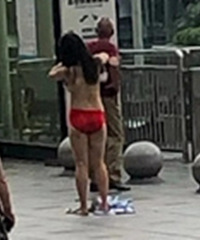 �����ˣ����¶�һŮ�Ӱ��·�����ȫ���ִ��ϡ���