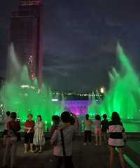 炎炎夏日的夜晚看音乐喷泉,水花打起好安逸,最佳位置在这