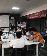 ����ҵ��������װ��Ů�ˣ�����ͻ�һ����Ů���ͼ���