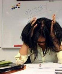 有一个控制欲强、规矩多得压抑家人的公务员父亲,是种什么感受