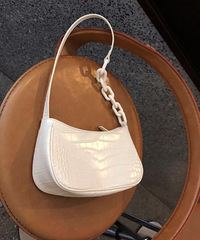 ������һ��С�ڰ��������ֵ��ȹ����ľ������᱾����