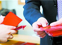朋友结婚我和老公分开送的份子钱,现在我们结婚她却只还一份礼