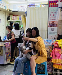 拍大头贴又火起来了?我在杨家坪打印店找回了“非主流”青春