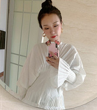 新买的这件衣服,质感很棒还很显瘦,像这样搭配秒变大长腿