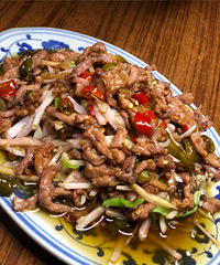 居民楼的苍蝇炒菜馆竟然暗藏美味,圈粉了香嫩入味的泡椒牛肉丝