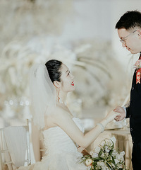 她为了沟通方案去了婚庆公司不下五次,最后婚礼呈现的效果太棒了