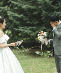第一次看到她穿上婚纱的样子 他可能会热烈盈眶,也可能又哭又笑