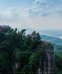 离主城超近的地方,爬山、花海、露营、红色旅游一一俱全