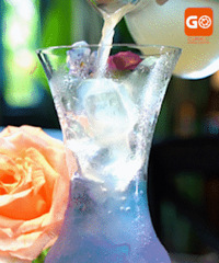 这家被鲜花包围的餐厅,哪个女生能拒绝呢?