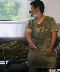 轻轨6号线上有人不戴口罩还抽烟,是不是太过分了