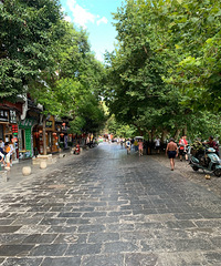 看漂亮的夜景,去小酒吧听歌喝酒,自驾镇远古镇